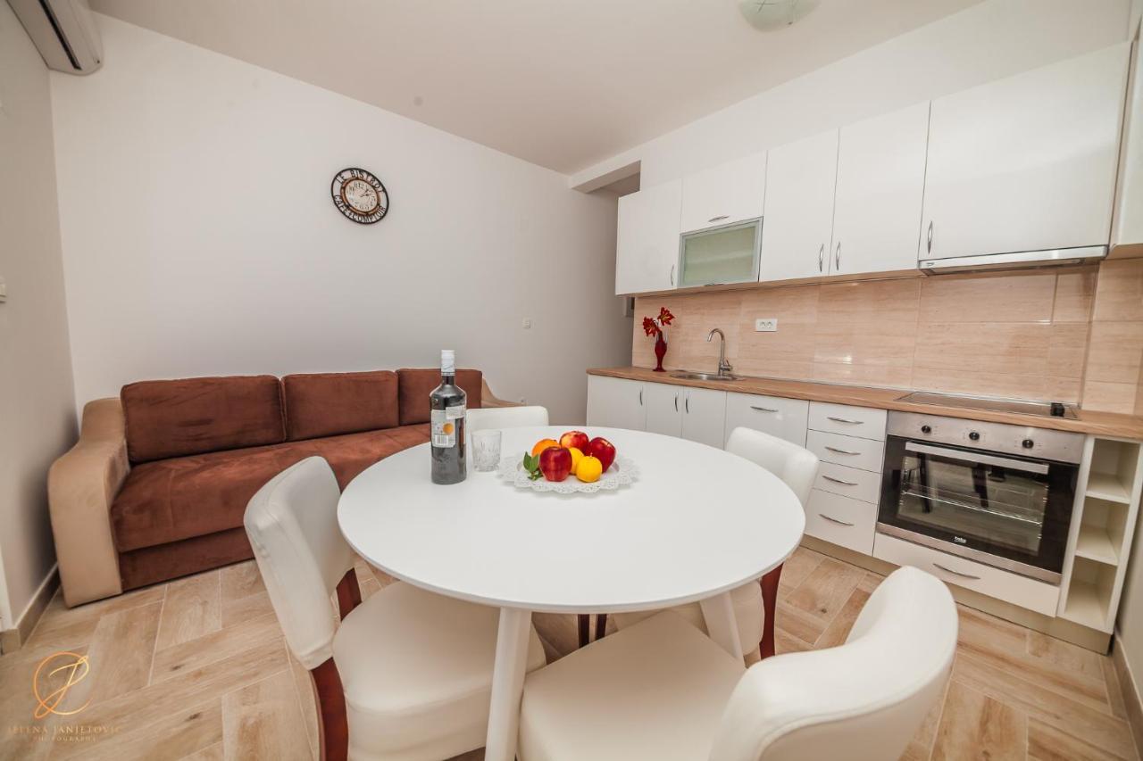 Apartments Ruzmarin Херцег Нови Екстериор снимка