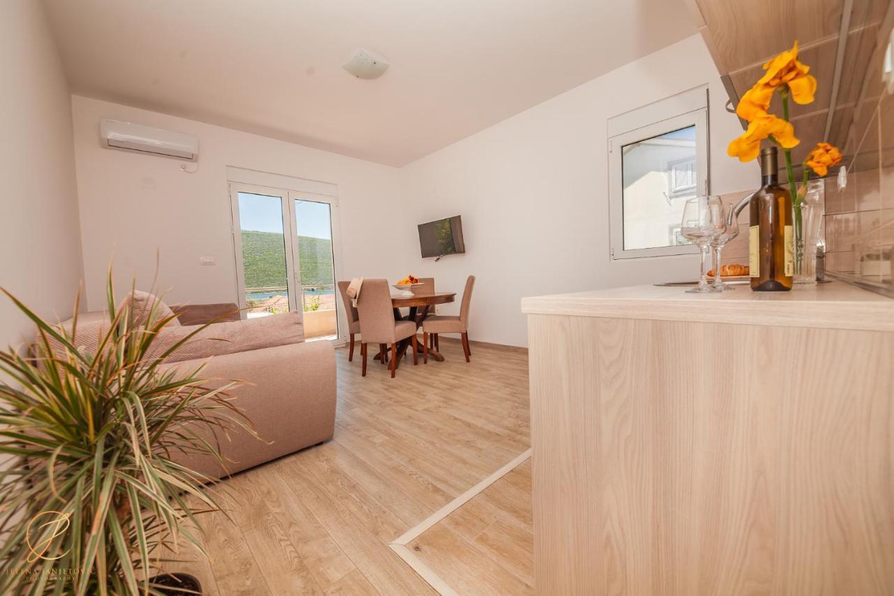 Apartments Ruzmarin Херцег Нови Екстериор снимка